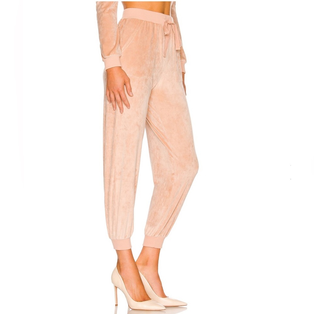 Revolve Galena Joggers Pant in Golden Tan Lovers and Friends
Size: M